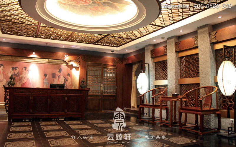 會(huì)所大堂布置融入了濃厚的中式元素
