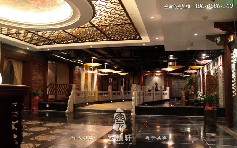 小橋、流水、金魚(yú)、油紙傘,一動(dòng)一靜能讓生活在現(xiàn)代都市的人們瞬間卸下沉重重的思想包袱