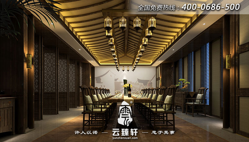 會所的公共餐廳可供很多人集體用餐,設(shè)計古樸典雅